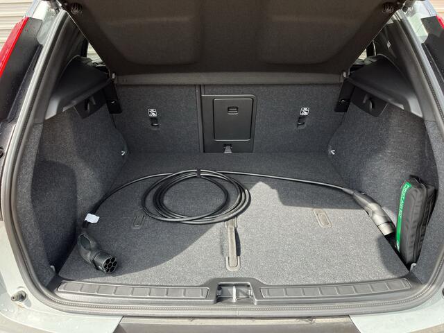 Volvo EX40 Single Motor Extended Range Ultra 82 kWh / Pixel LED / 19" Velgen / 360º Camera /