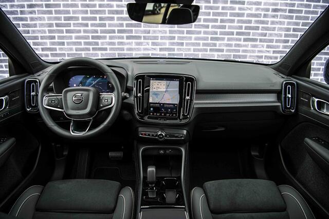 Volvo EX40 Single Motor Extended Range Ultra Black Edition | Harman Kardon | 20" | Panoramadak | Donker Glas | Power Seats |