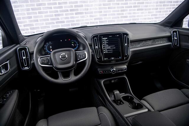 Volvo EX40 Single Motor Extended Range Business Edition | Adaptieve Cruise Control | Climate Pack | Versatility Pakket | All-Season Banden | Harman Kardon |