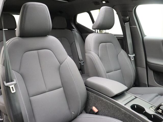 Volvo EX40 Extended Range Ultra 82 kWh / Harman en Kardon / Elektr. stoelen / Trekhaak / Panorama dak / Camera rondom / Stoel/- en stuurverwarming / Warmtepomp /