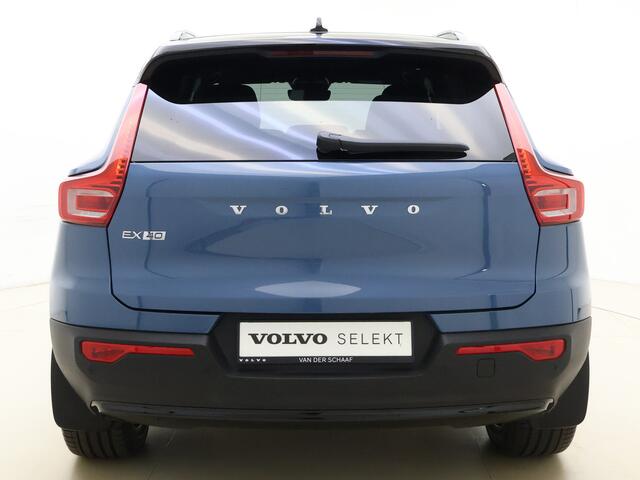 Volvo EX40 Extended Range Ultra 82 kWh / Harman en Kardon / Elektr. stoelen / Trekhaak / Panorama dak / Camera rondom / Stoel/- en stuurverwarming / Warmtepomp /