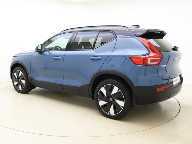 Volvo EX40 Extended Range Ultra 82 kWh / Harman en Kardon / Elektr. stoelen / Trekhaak / Panorama dak / Camera rondom / Stoel/- en stuurverwarming / Warmtepomp /