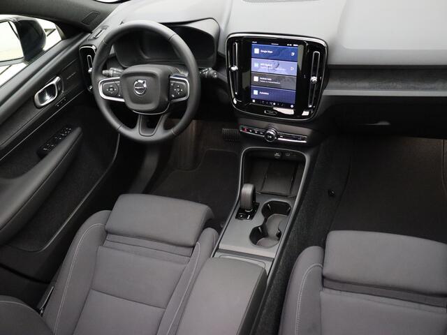 Volvo EX40 Extended Range Ultra 82 kWh / Harman en Kardon / Elektr. stoelen / Trekhaak / Panorama dak / Camera rondom / Stoel/- en stuurverwarming / Warmtepomp /