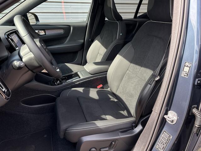 Volvo EX40 Single Motor Extended Range Ultra Black Ed. 82 kWh / 20" Dark Velgen / Achterbank verwarmd / Donker getinte ramen /