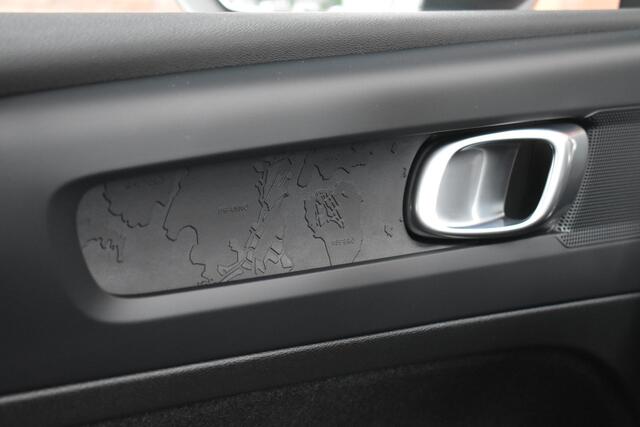 Volvo EX40 Extended Range 252PK Plus 82 kWh | Trekhaak | Stoelverwarming | Keyless |