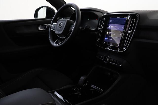 Volvo EX40 TWIN MOTOR PERFORMANCE ULTRA BLACK EDITION 82 kWh -PANO.DAK|HARMAN/KARDON|360°CAM|POWER-SEATS|TREKHAAK *NW.PRIJS ¤65.024!*
