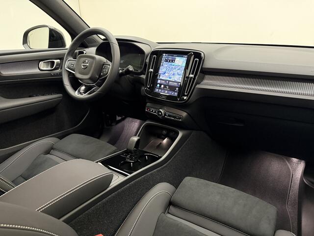 Volvo EX40 Extended Range Ultra Black Edition / Bumperdelen in exterieurkleur / Verlaagd / Zijprofielen / Dakspoiler / Harman en Kardon audio / Panorama dak / Stoel/- en stuurverarming /