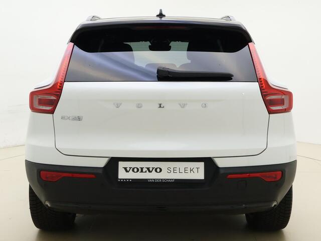 Volvo EX40 Extended Range Ultra 82 kWh / Nubuck / All Season banden / Parelmoer kleur / Panoramadak / Elektr. Stoelen / Harman&Kardon / 360 Camera / Stoel + Stuurw. Verwarming / ACC / BLIS /