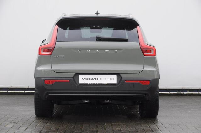 Volvo EX40 252PK Automaat Extended Range Ultra Panoramadak / 360 Camera / Apple carplay / Android auto / Elektrisch bedienbare voorstoelen / Pilot assist / Adaptive cruise control / Harman kardon audio / All season banden / Stoelverwarming voor / Warmtepomp