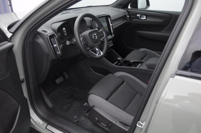 Volvo EX40 252PK Automaat Extended Range Ultra Panoramadak / 360 Camera / Apple carplay / Android auto / Elektrisch bedienbare voorstoelen / Pilot assist / Adaptive cruise control / Harman kardon audio / All season banden / Stoelverwarming voor / Warmtepomp