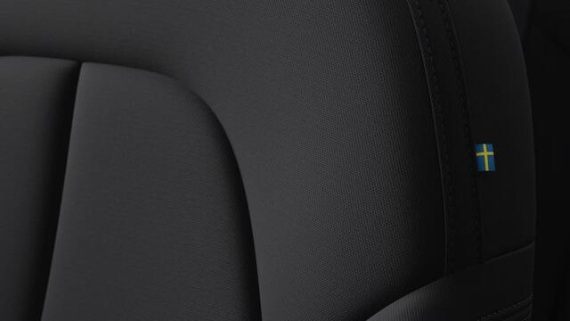 Volvo EX40 Single Motor Extended Range Plus 82 kWh | Verwacht Dec. 2025 | Harman Kardon Premium Audio | Zwart Dak | Stoel/Stuurverwarming | Keyless Entry | Achteruitrijcamera |