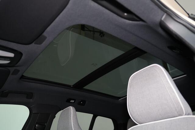 Volvo EX40 Performance Ultra 82 kWh - Panorama/schuifdak - IntelliSafe Assist & Surround - 360º Camera - Harman/Kardon audio - Verwarmde voorstoelen, stuur & achterbank - Parkeersensoren voor & achter - Elektr. bedienb. voorstoelen met geheugen links - Wollen bekled