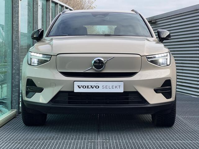 Volvo EX40 Single Motor Extended Range Plus 82 kWh Verwarmde voorstoelen, Verwarmd stuur, Keyless entry, semi electrische trekhaak, Parkeerverwarming.