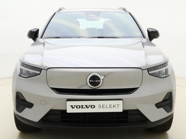 Volvo EX40 Extended Range Plus / Trekhaak / Camera / ACC / Blis /Stoelverwarming/ All seasons / Warmtepomp