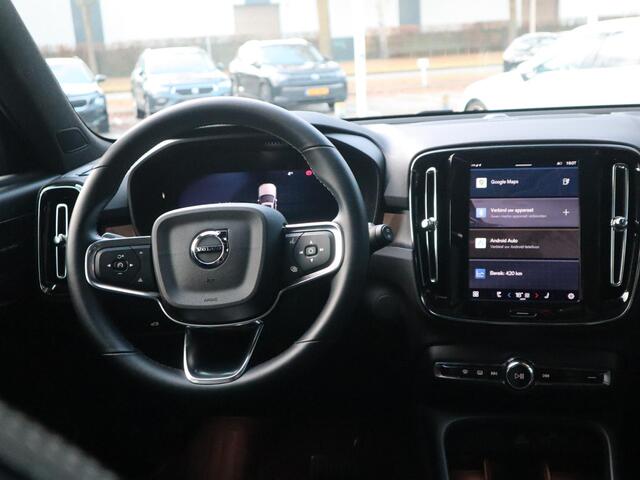 Volvo EX40 Single Motor Extended Range Ultra 82 kWh | Schuif-/ kanteldak| Keyless Entry| 360* Camera| Verwarmbare voorstoelen| Stuurwielverwarming|