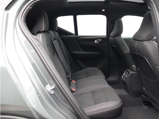 Volvo EX40 Single Motor Extended Range Ultra 82 kWh / Trekhaak / Nubuck Bekleding / Panoramadak / 360 Camera / Elektrische Stoelen / Harman Kardon /