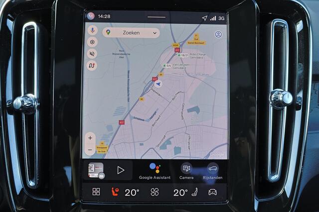 Volvo EX40 Extended Range Plus Black Ed. 82 kWh - IntelliSafe Assist & Surround - 20' LMV - Harman Kardon - Verwarmbare voorstoelen - Verwarmbaar stuur - Parkeercamera achter - Contrasterend dak - Getint glas v.a. B-stijl - Parkeersensoren voor & achter - Keyless - 