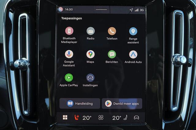 Volvo EX40 Extended Range Plus Black Ed. 82 kWh - IntelliSafe Assist & Surround - 20' LMV - Harman Kardon - Verwarmbare voorstoelen - Verwarmbaar stuur - Parkeercamera achter - Contrasterend dak - Getint glas v.a. B-stijl - Parkeersensoren voor & achter - Keyless - 