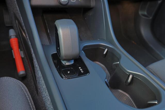 Volvo EX40 Extended Range Plus Black Ed. 82 kWh - IntelliSafe Assist & Surround - 20' LMV - Harman Kardon - Verwarmbare voorstoelen - Verwarmbaar stuur - Parkeercamera achter - Contrasterend dak - Getint glas v.a. B-stijl - Parkeersensoren voor & achter - Keyless - 