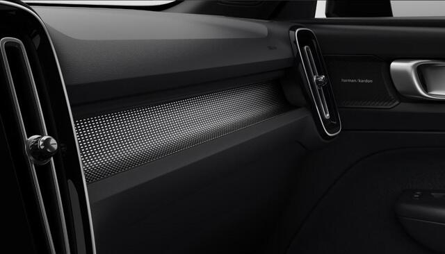 Volvo EX40 Twin Motor Ultra 82 kWh | Levering 2025 | Lighting Pack | 20" | Donker Glas | Charcoal Fusion Interieur |