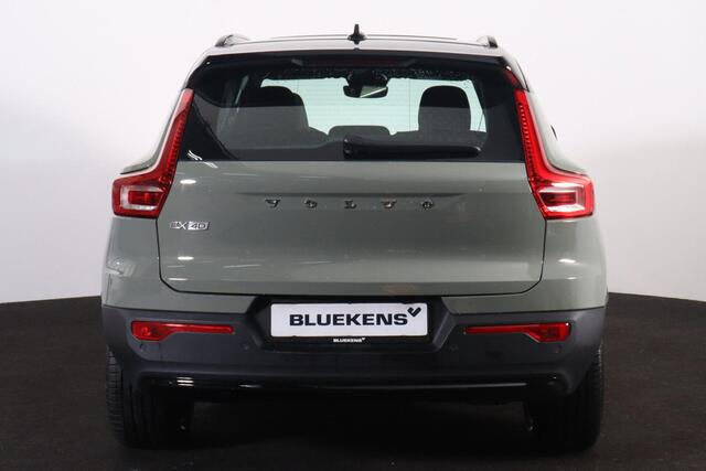 Volvo EX40 Extended Range Ultra 82 kWh - Panorama/schuifdak - IntelliSafe Assist & Surround - 360º Camera - Harman/Kardon audio - Verwarmde voorstoelen, stuur & achterbank - Parkeersensoren voor & achter - Elektr. bedienb. voorstoelen met geheugen links - Draadloze 