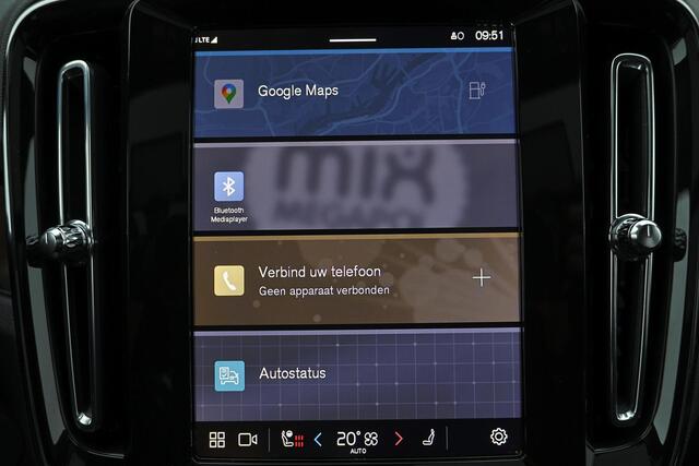 Volvo EX40 Twin Performance Ultra - Panorama/schuifdak - IntelliSafe Assist & Surround - 360º Camera - Harman/Kardon audio - Verwarmde voorstoelen, stuur & achterbank - Parkeersensoren voor & achter - Elektr. bedienb. voorstoelen met geheugen links - Draadloze tel.