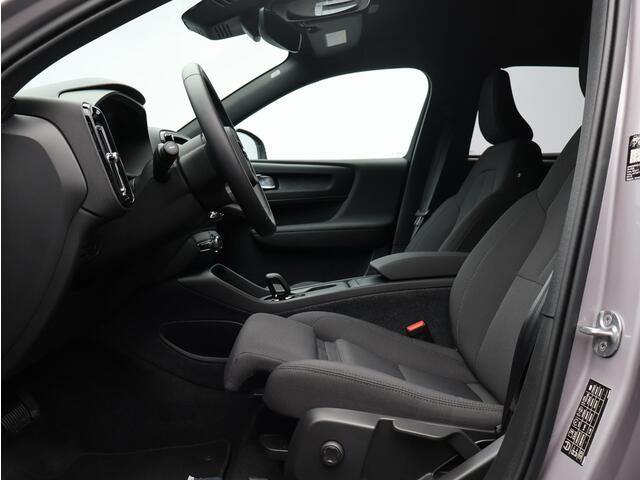 Volvo EX40 Single Motor 252PK Extended Range Core 82 kWh / Business Edition / All Season Banden / Verwarmbare Voorstoelen + Stuurwiel / 19" / Harman Kardon / BLIS / Adaptive Cruise /