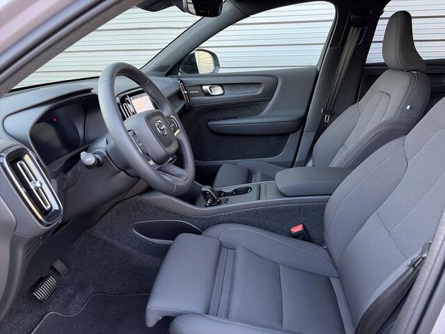 Volvo EX40 Single Motor Extended Range Business Ed. 82 kWh / Stuur & Stoelverwarming / Audio Harman Kardon / Blis /