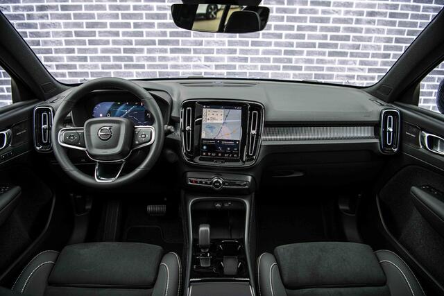 Volvo EX40 Single Motor Extended Range Ultra Black Edition | Europa | Harman Kardon audio | 20" | Schuif-/kanteldak | Getint Glas | Elektrische stoelverstelling | Nubuck bekleding | Adaptive Cruise Control | Dodehoekdetectie |