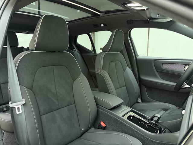 Volvo EX40 Extended Range Plus / Forest Lake / Nubuck / Panoramadak / Harman&Kardon / PDC + Camera / Adapt. Cruise / BLIS / Getint glas / 19'' / Zwart dak /