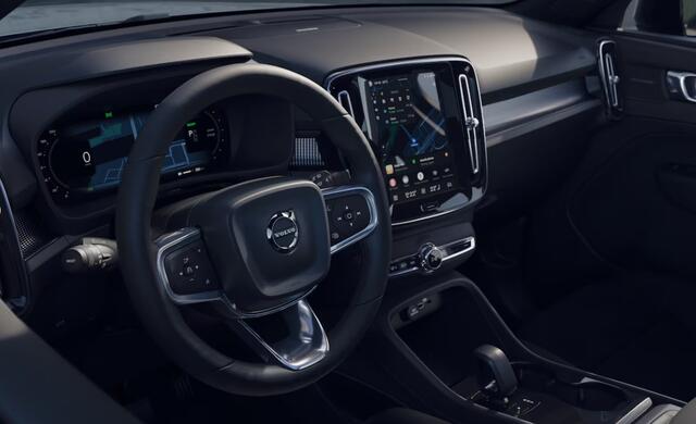 Volvo EX40 Single Motor Extended Range Plus Europa 82 kWh Europa | Harman/Kardon | Power Seats | BLIS | Adaptive Cruise Control | Stoelverwarming voor & achter | Stuurverwarming | Warmtepomp | Getint Glas |