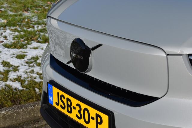 Volvo EX40 Extended Range 252PK Plus Black Ed. 82 kWh H&K | Panodak | Camera | 20"LMV | ACC | Blis