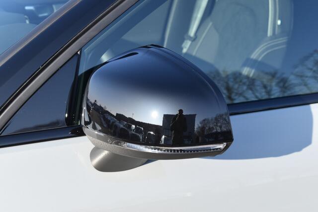 Volvo EX40 Extended Range 252PK Plus Black Ed. 82 kWh H&K | Panodak | Camera | 20"LMV | ACC | Blis