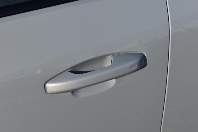 Volvo EX40 Extended Range 252PK Plus Black Ed. 82 kWh H&K | Panodak | Camera | 20"LMV | ACC | Blis