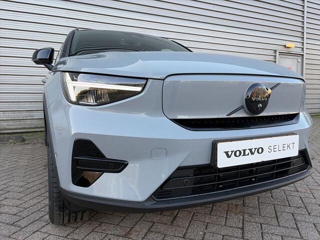 Volvo EX40 Single Motor Extended Range Ultra Black Ed. 82 kWh / panoramadak / Rondomzichtcamera / Harman/Kardon / Stuur- en stoelverwarming /