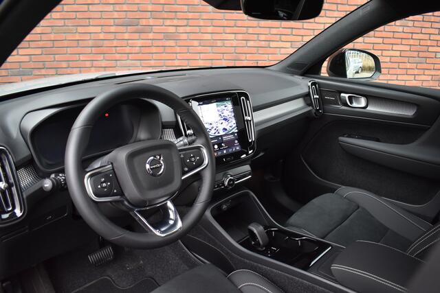 Volvo EX40 252PK Extended Range Ultra Black Edition 82 kWh | Harman & Kardon | Panorama dak