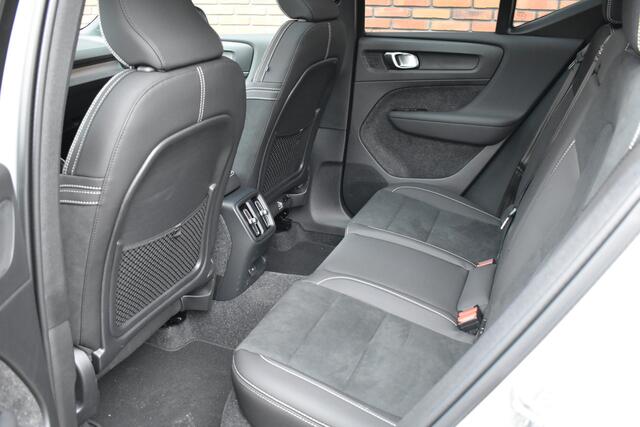 Volvo EX40 252PK Extended Range Ultra Black Edition 82 kWh | Harman & Kardon | Panorama dak