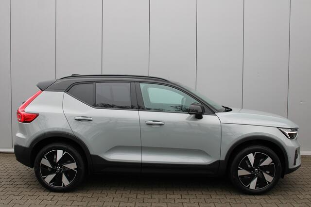 Volvo EX40 Single Moto ER Plus 82 kWh | Direct leverbaar | Lounge Pakket | 360 graden camera | Zwart Dak