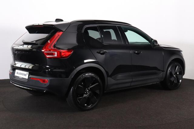 Volvo EX40 Performance Ultra Black Edition 82 kWh - Panorama/schuifdak - IntelliSafe Assist & Surround - 360º Camera - Harman/Kardon audio - Verwarmde voorstoelen, stuur & achterbank - Parkeersensoren voor & achter - Elektr. bedienb. voorstoelen met geheugen links -
