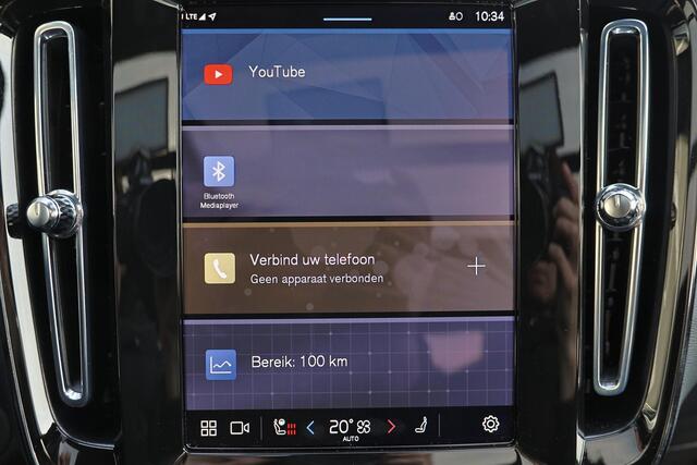 Volvo EX40 Performance Ultra Black Edition 82 kWh - Panorama/schuifdak - IntelliSafe Assist & Surround - 360º Camera - Harman/Kardon audio - Verwarmde voorstoelen, stuur & achterbank - Parkeersensoren voor & achter - Elektr. bedienb. voorstoelen met geheugen links -