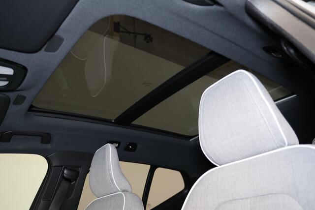 Volvo EX40 Performance Ultra 82 kWh - Panorama/schuifdak - IntelliSafe Assist & Surround - 360º Camera - Harman/Kardon audio - Verwarmde voorstoelen, stuur & achterbank - Parkeersensoren voor & achter - Elektr. bedienb. voorstoelen met geheugen links - Draadloze tel