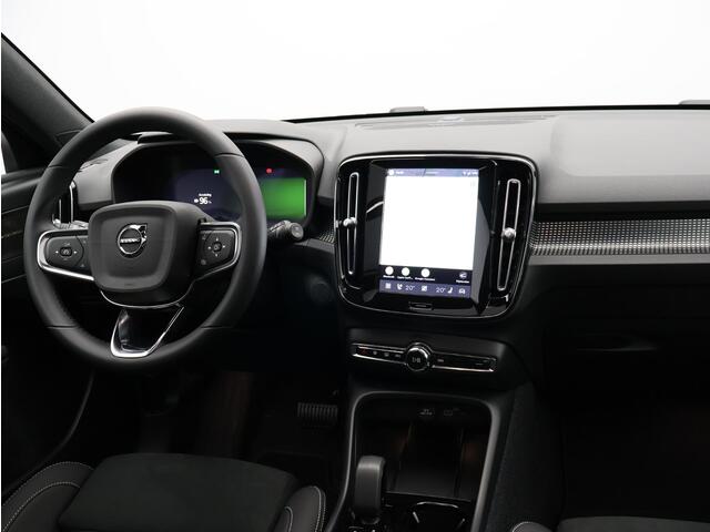 Volvo EX40 Single Motor Extended Range Ultra 82 kWh / Trekhaak / Panoramadak / 360 Camera / Harman Kardon / Nubuck Bekleding / Getint Glas / Elektrische Stoelen / All-Seasons /