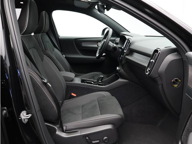 Volvo EX40 Single Motor Extended Range Ultra 82 kWh / Trekhaak / Panoramadak / 360 Camera / Harman Kardon / Nubuck Bekleding / Getint Glas / Elektrische Stoelen / All-Seasons /