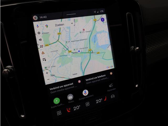 Volvo EX40 Single Motor Extended Range Ultra 82 kWh / Trekhaak / Panoramadak / 360 Camera / Harman Kardon / Nubuck Bekleding / Getint Glas / Elektrische Stoelen / All-Seasons /