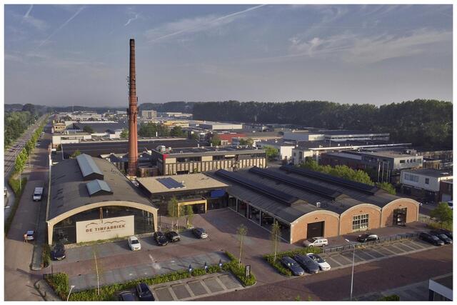 Volvo EX40 Single Motor Extended Range Ultra 82 kWh | Harman Kardon Premium Audio | 360° Parkeercamera | Parkeersensoren voor + achter | Stoelverwarming | Google Infotainment | Electrische bedienbare voorstoelen | Warmtepomp