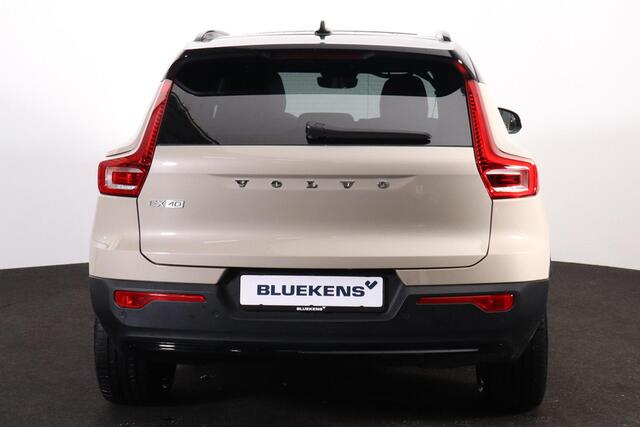 Volvo EX40 Performance Ultra 82 kWh - Panorama/schuifdak - IntelliSafe Assist & Surround - 360º Camera - Harman/Kardon audio - Verwarmde voorstoelen, stuur & achterbank - Parkeersensoren voor & achter - Elektr. bedienb. voorstoelen met geheugen links - Draadloze tel