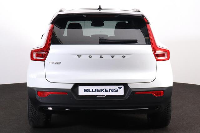 Volvo EX40 Extended Range Ultra 82 kWh - Panorama/schuifdak - IntelliSafe Assist & Surround - 360º Camera - Harman/Kardon audio - Verwarmde voorstoelen & stuur - Parkeersensoren voor & achter - Elektr. bedienb. voorstoelen met geheugen links - Draadloze tel. lader -