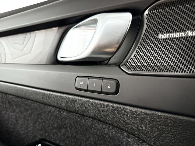 Volvo EX40 Single Motor Extended Range Ultra Black Ed. 82 kWh | SOH 97% | Panoramadak | 360° camera | Harman Kardon | Stoel- en Stuurverwarming | Trekhaak