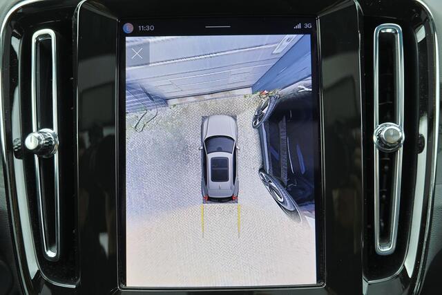 Volvo EX40 Performance Ultra Black Edition 82 kWh - Panorama/schuifdak - IntelliSafe Assist & Surround - 360º Camera - Harman/Kardon audio - Verwarmde voorstoelen, stuur & achterbank - Parkeersensoren voor & achter - Elektr. bedienb. voorstoelen met geheugen links -