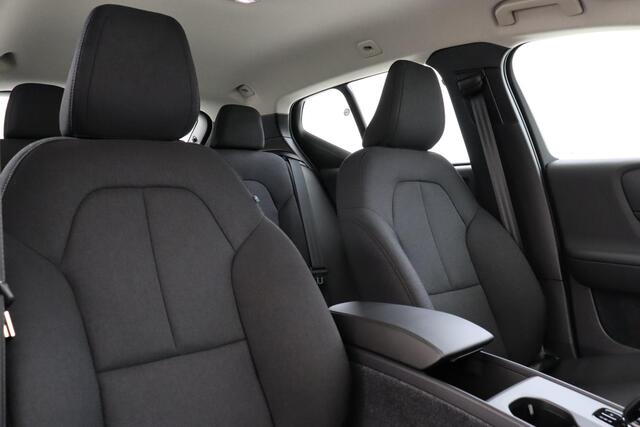 Volvo EX40 SINGLE MOTOR ESSENTIAL 70 kWh -CAMERA|CRUISE|METALLIC|DAB|CARPLAY|19"